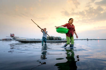 The Ultimate Guide to the Best Fish Finders for UK Anglers in 2025: Comprehensive Reviews & Comparisons